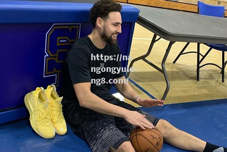 NBA球员汤普森赴待产女友身旁，缺席球队胜利战绩首次下滑_